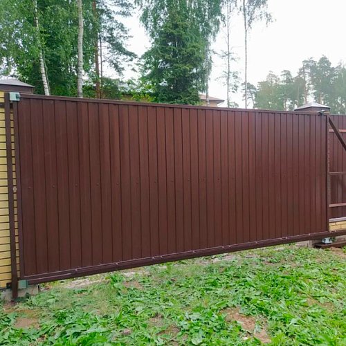 Откатные ворота с профлистом